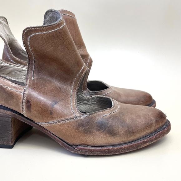 FREEBIRD by Steven Blade Slip On Bootie Size 7 Taupe Leather - Picture 11 of 16